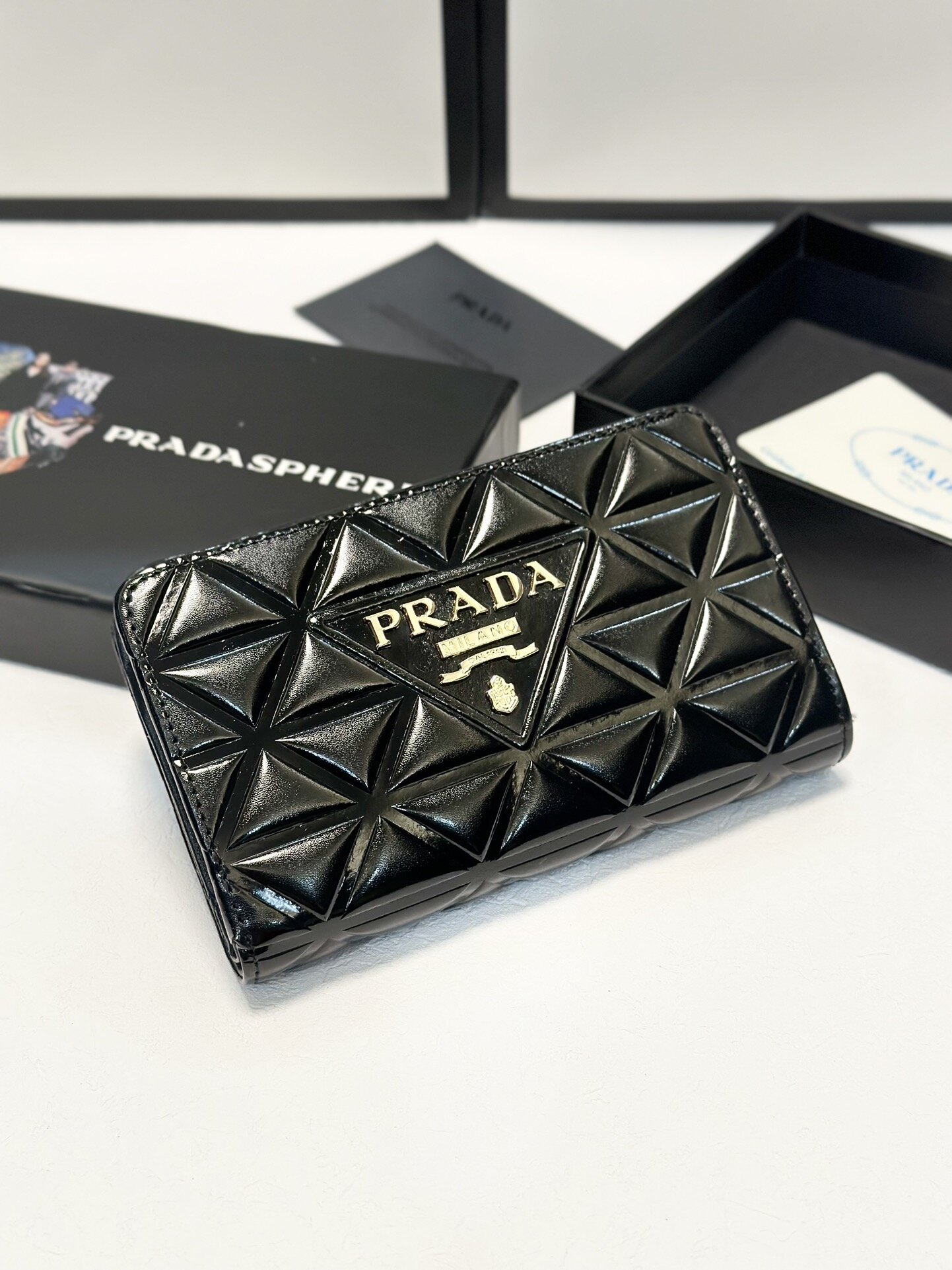 Prada 15x10 2